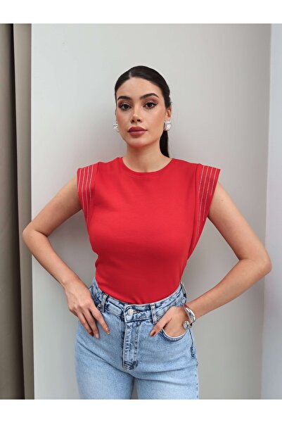 ESRAHELVACI Tricou cu detaliu de piatră pe umăr