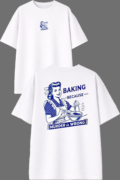 VSRN تي شيرت أبيض كبير الحجم مطبوع من الأمام والخلف من Baking Because Design
