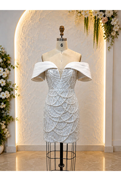 Hard Couture Rochie scurtă albă cu perle și umeri căzuți – perfectă pentru cununie civilă
