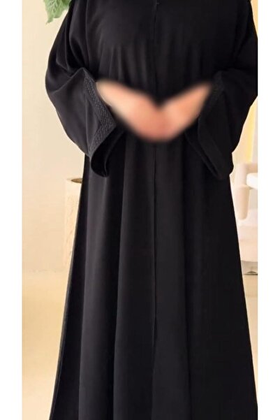 Rosana عباية مياس, تصميم كلاسيكي بتطريز خاص على الاكمام