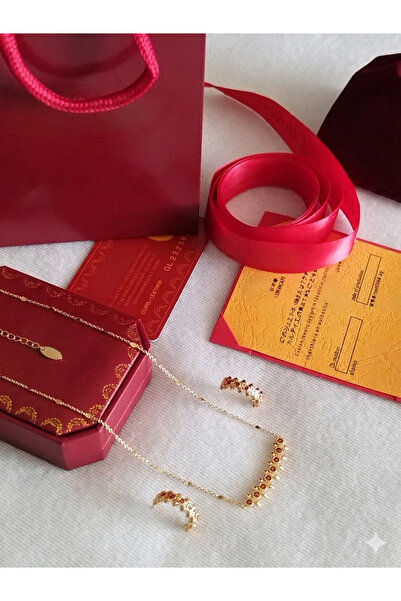 Gemnest Accessories طقم عقد وأقراط ذهبي بزخارف مرصعة – ستانلس ستيل فاخر للسيدات