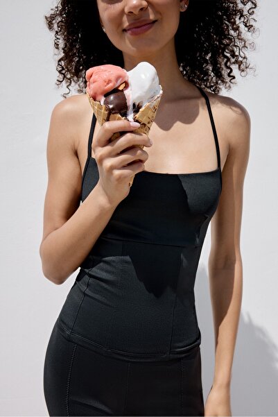 Stradivarius Korse Detaylı Top