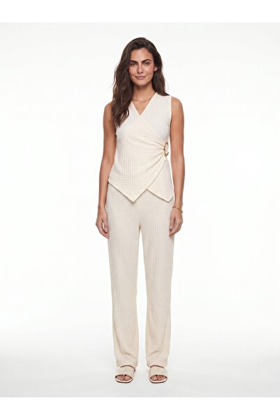 ONLOOX Cream Wrinkled Fabric V-Neck Straight Cut Double Breasted Draped Buckl...