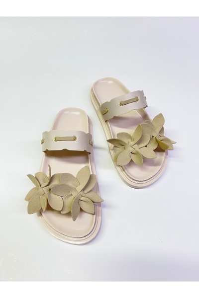azza shoes شباشب مريحة مصنوعة يدويًا بتصميم أنيق وتفاصيل زهرية مريحة وعصرية.