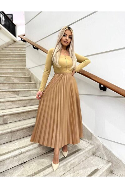 MOT Pleated Long Skirt – Elegant and Flowing Cut