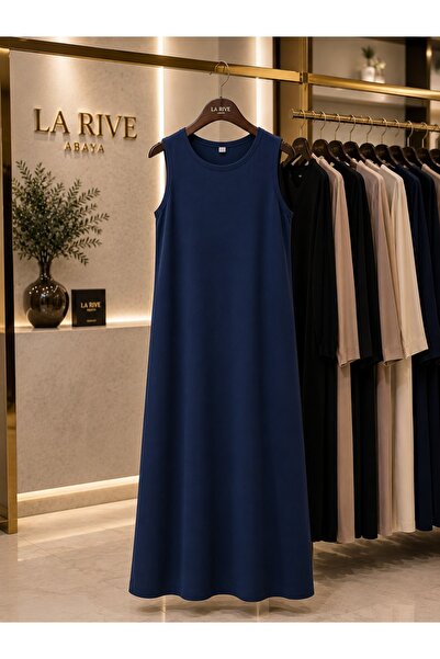 La Rive لبس عباية كحلي كلاسيكي بدون أكمام.