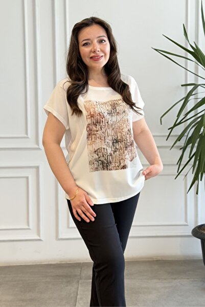 yb yağmur butik T-Shirt with Text Printed on the Front and Stone Detail