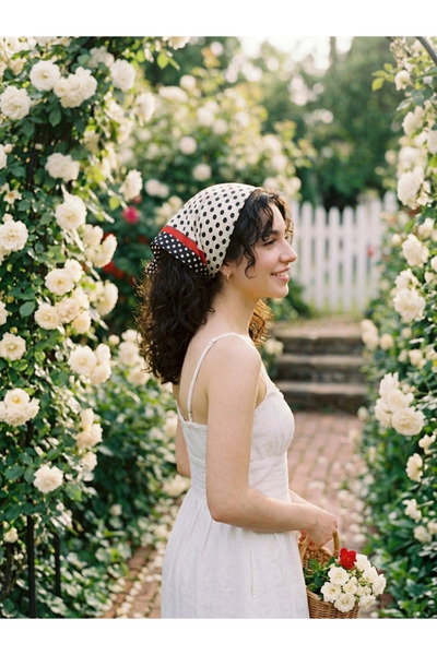 TREND DOKUNUŞ 50-50 SATEN KADIN SİYAH-BEYAZ PUANTİYELİ FULAR BANDANA