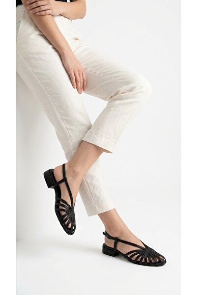 Eysha Somex Women's Shiny Leather Hellenistic Design Interlocking Strap Flat ...