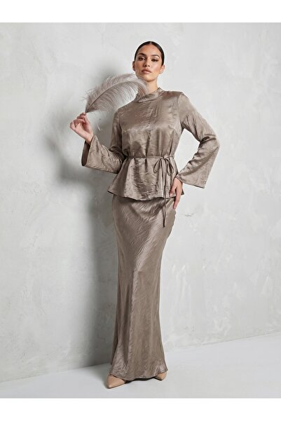 Norshen High Collar Tie-Back Detailed Blouse & Flared Maxi Skirt - Satin Set