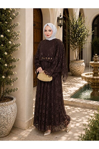 EFSUN MODA Flower-Patterned Lace Dress with Double Layered Veil and Gold Chai...