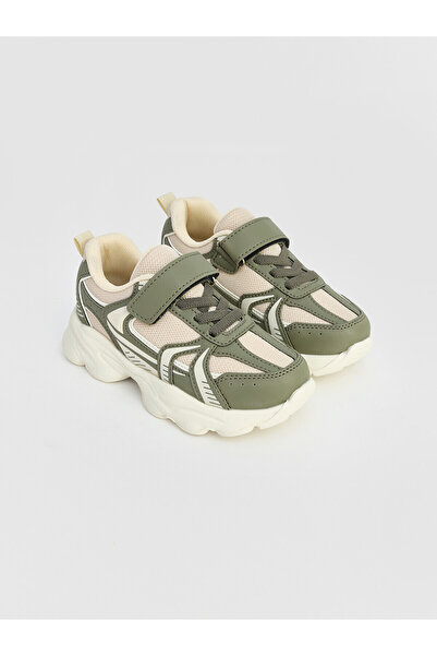 LC Waikiki حذاء رياضي للأولاد من Peak New Season ذو نعل سميك