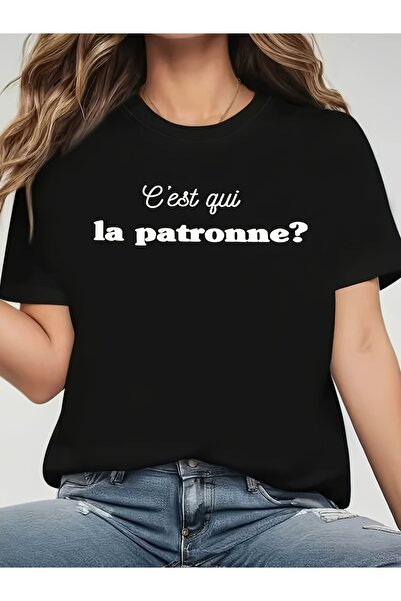 212Wear تصميم نسائي بنص فرنسي: "C'Est Qui La Patronne?" تي شيرت أسود بأكمام ق...
