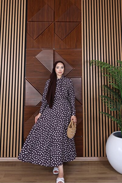 Moda Krash طقم تنورة بنقشة منقطة مع تفاصيل وشاح