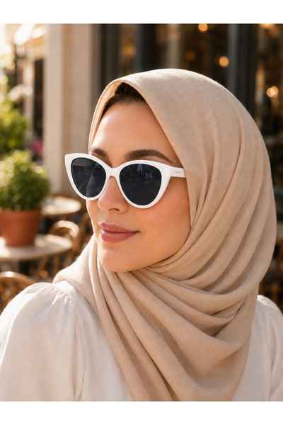 KADIN BEYAZ KEDİ GÖZÜ GÜNEŞ GÖZLÜĞÜ UV400 KORUMALI SİYAH CAMLI CAT EYE RETRO VİNTAGE ŞIK TASARIM YAZLIK GÜNLÜK KULLANIM ZARİF ÇERÇEVELİ MODA AKSESUARI TREND STİL PLAJ TATİL KOMBİNİ ŞIK VE MODERN MODEL