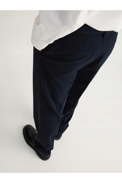 NO BRAND Pantaloni clasici din țesătură bleumarin cu detalii la buzunare Rese...