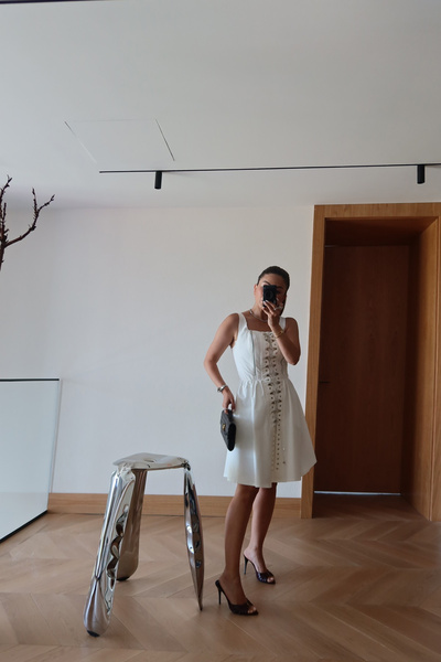 Özge Özgenç Κοντό φόρεμα με λεπτομέρεια από κορσάζ και φερμουάρ