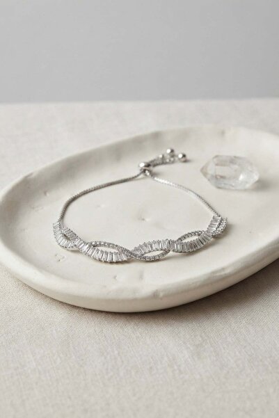 Inure Jewelry سوار مصعد نحاسي ملون بالفضة مرصع بحجر الزركون على شكل باجيت