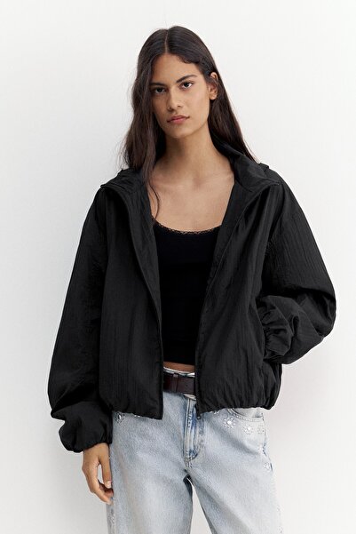Pull & Bear Kapüşonlu hafif mont