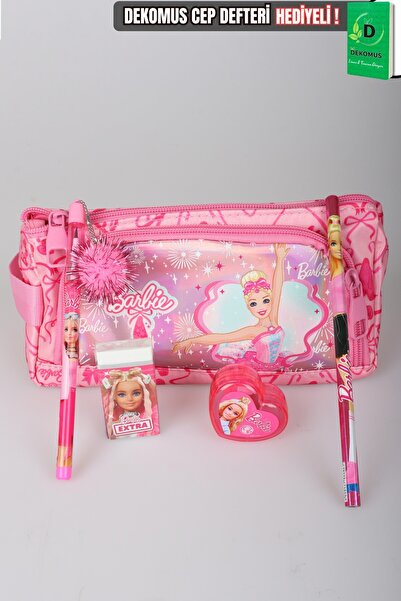 Barbie x Dekomus licencirana pernica iz kolekcije Ballerina Magic, sa olovkom...