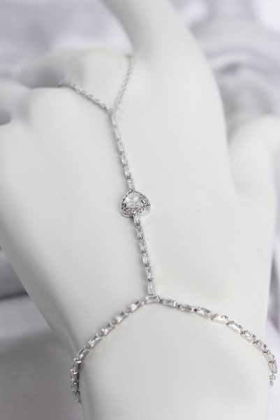 ForWhat Silver Brass Zircon Heart Model Shahmeran for Elegant Hands