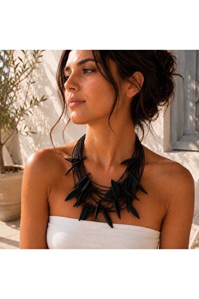 Kutcha Accessories Leaf Detailed Multi-Paper String Necklace