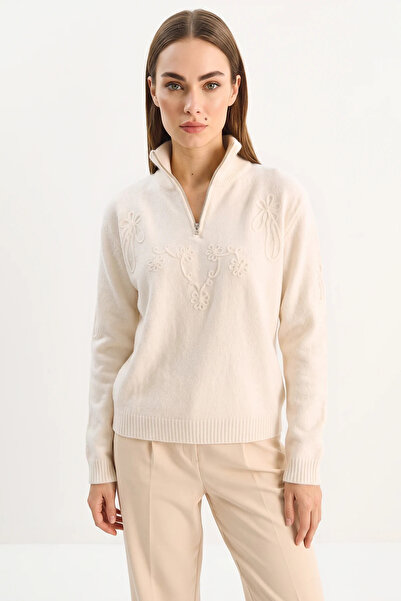 Efnaz style Women's Stand Collar Half Zipper Embroidered Knitwear Cream Sweater