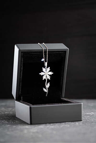 Silvano Jewelry 925 Ayar Gümüş Işıklı Kutuda Nergis Çiçeği Aşk Kolye
