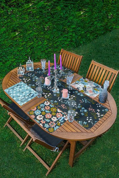 Realhomes 4+1 model floral colorat pe fundal Set american de serviciu și alergător
