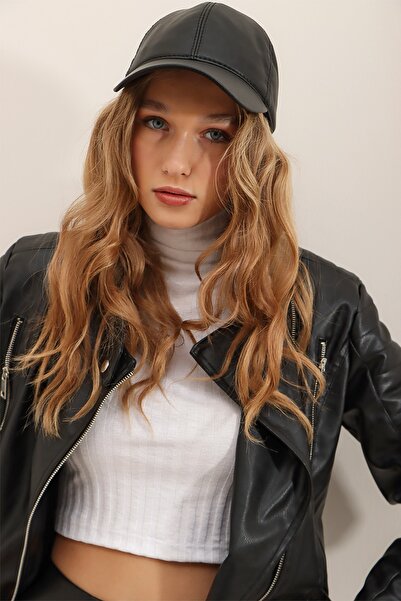 Trend Alaçatı Stili Női fekete műbőr sapka ALC-A2404