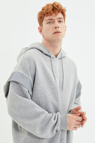 Trendyol Collection Γκρι φούτερ με κουκούλα μεγάλου μεγέθους - Ανακλαστική λεπτομέρεια, φλις εσωτερικά, TMNSS20sw0205