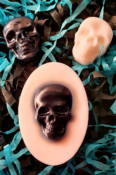 FANTASTİK SANAT ATÖLYESİ Decorative Gift Skull Skeleton Black and White 3-Piece Soap Set with Organic Vanilla Scent
