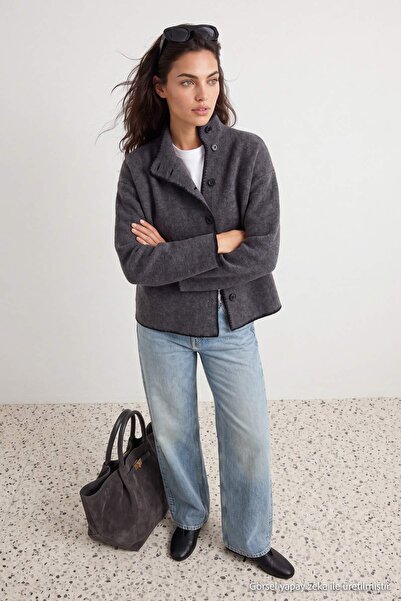 Trendyol Collection كارديجان تريكو بلون أنثراسايت ناعم الملمس وياقة عالية وتص...