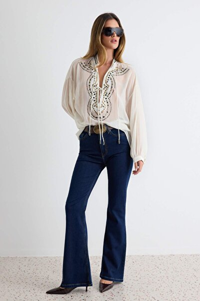 Trendyol Collection بلوزة بيضاء TWOAW27BZ00243