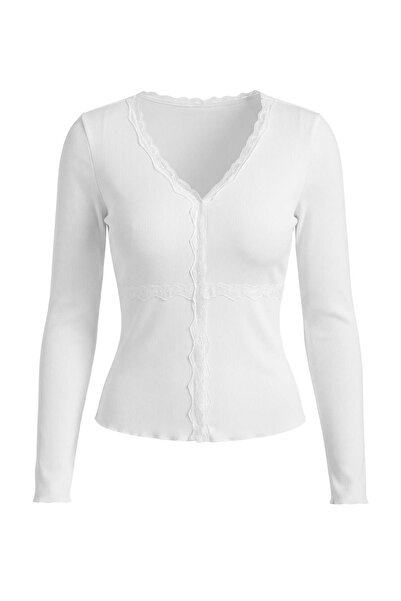 Trendyol Collection بلوزة محبوكة بقصة عادية/عادية وياقة على شكل حرف V وتفاصيل...