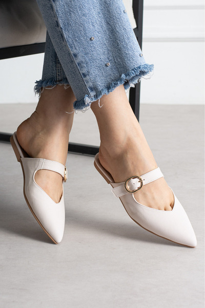 LORENN SHOES نعال نسائي من ناديا باللون البيج غير اللامع مع حزام من الساتان و...