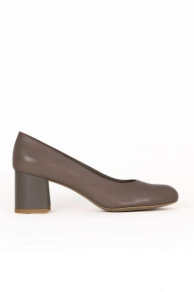 Bueno Shoes حذاء بكعب نسائي من الجلد باللون الرمادي 01we5700