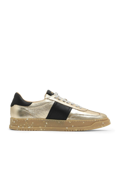 Bueno Shoes حذاء رياضي نسائي من الجلد باللون الذهبي اللامع 16wa8206