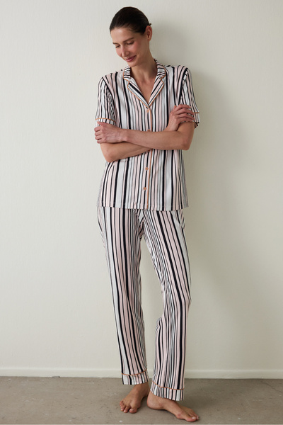 Penti Aging Collagen Pyjama-Set mit gestreiftem Hemdkragen und kurzen Ärmeln