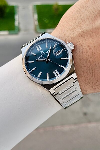 Daniel Klein Men's Wristwatch with Blue Dial and Silver Color Strap Gift Pack...