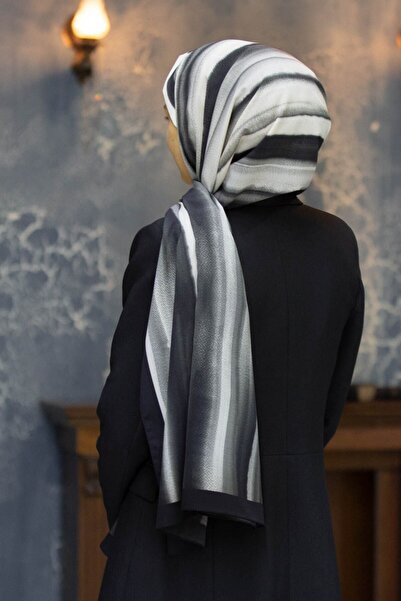 Vissona شال كريب مقاوم للبقع بنمط مخطط ولون أسود 75×195