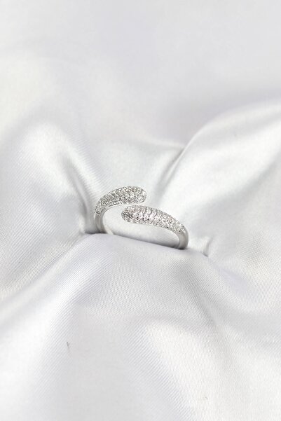 Inure Jewelry خاتم من النحاس الفضي اللون مع حجر الزركون