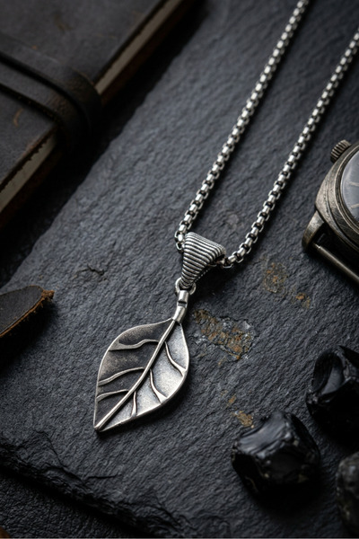 Begondio Leaf Handcrafted Stainless Steel Chain Men's Necklace