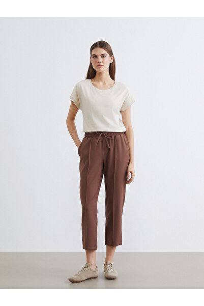 LC Waikiki Alita city women's elastic waist trousers: the distinctive choice.