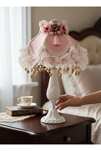 Dekovien Pudra Pembe Kadife Kaplı Çiçek Dekorlu Başlık Beyaz Metal Ayaklı Kla...