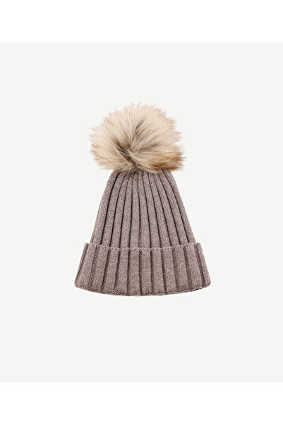Yargıcı Hat with Pompom Detail