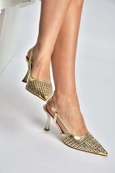 Fox Shoes Y820418309 Χρυσά γυναικεία βραδινά παπούτσια με λεπτό τακούνι