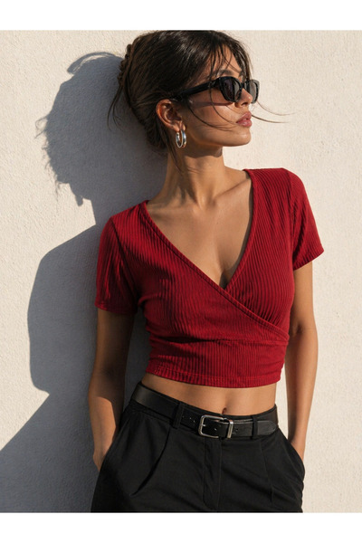 Kira By Simple Bordo Renk Kaşkorse Kruvaze Yaka Crop Bluz – V Yaka, Vücuda Ot...