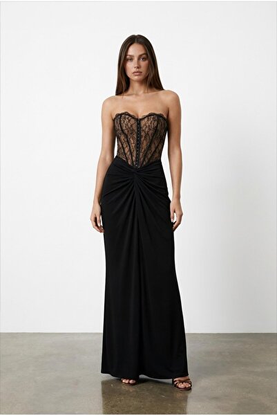 Friday Mood Βραδινό φόρεμα χωρίς τιράντες με λεπτομέρεια από δαντέλα κορσέ υψ...