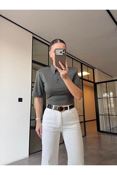 BB Bensu Buyruk Μπλουζάκι πόλο με λαιμόκοψη και τεχνική ύφανση VATKALI, σε πρ...